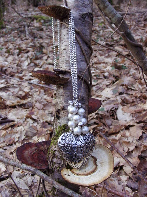 Sautoir coeur argenté avec ses perles de cultures fantaisie