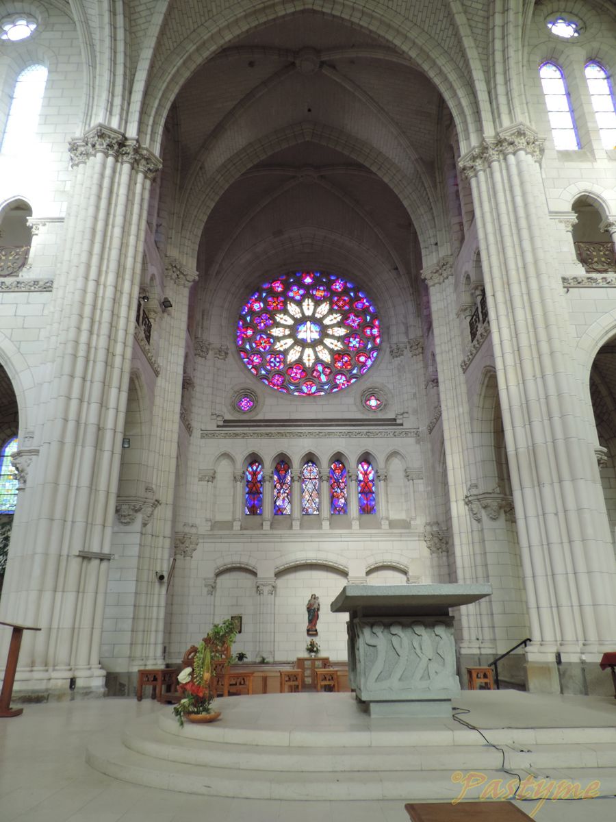 Eglise de Saint Nazaire.....intérieur
