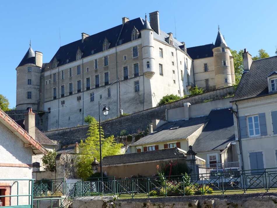 Châteauneuf sur Cher.