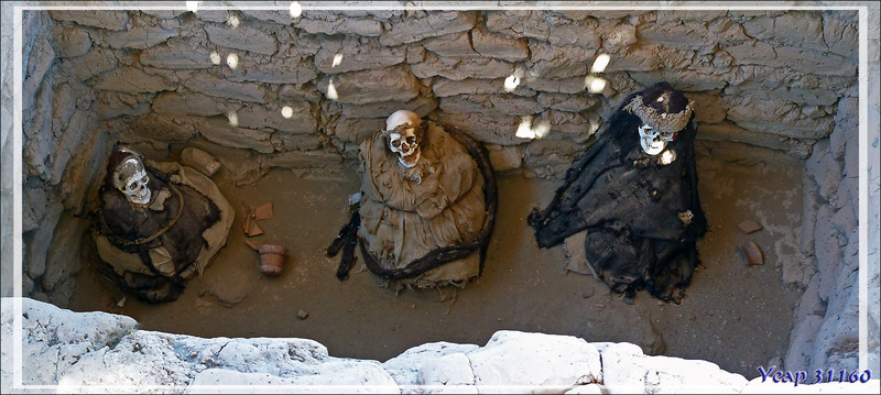 Photo panoramique sur un tombeau triple - Cimetière de Chauchilla - Nazca - Pérou