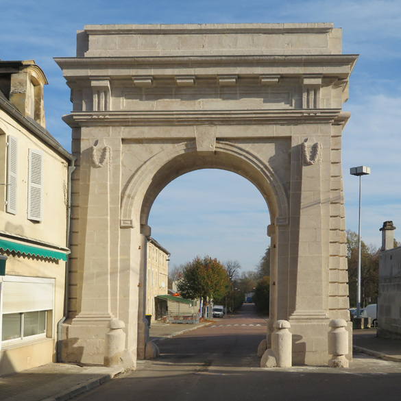 La porte de Paris  de Châtillon sur Seine, a pris un coup de jeune !