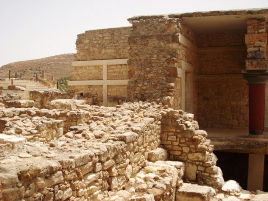 VISITE D'UN SITE ARCHEOLOGIQUE A  CNOSSOS  EN  GRECE  EN  JUIN  2014