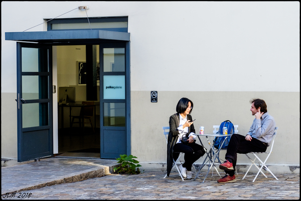 le temps d'une Pause ( ou pose ☻) à la sortie de la galerie 