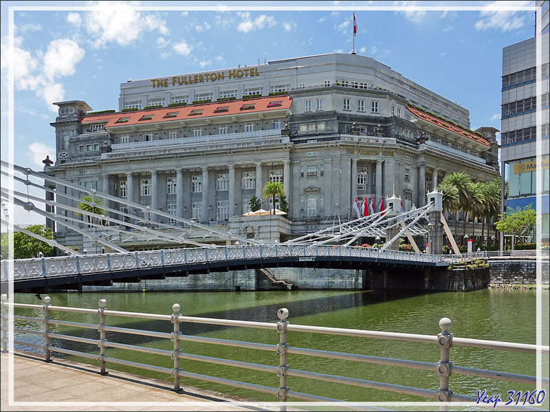 12/09/22 : Le pont suspendu Cavenagh Bridge (1869) sur Singapour River et ses environs - Singapour 