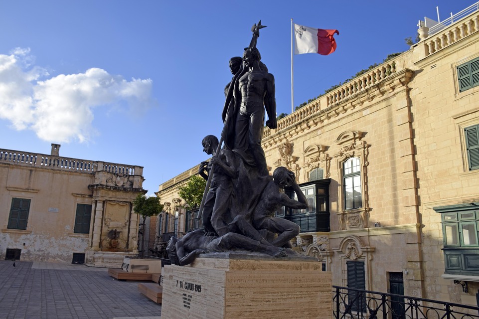 La Valette - Place du Palais - Monument du 7 juin 1919