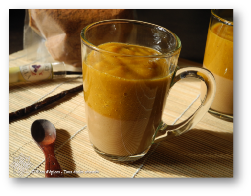 Pannacottas au lait de coco, coulis de mangue