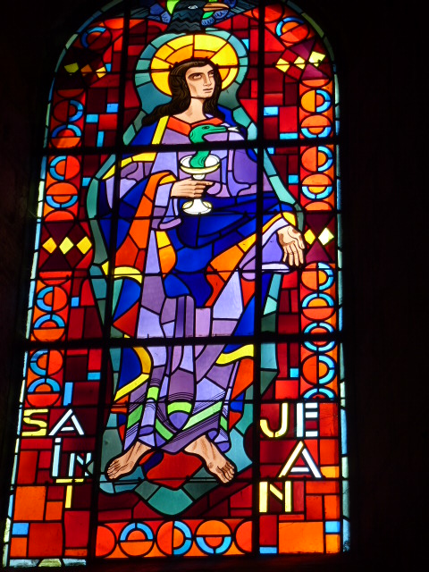 INTERIEUR DE NOTRE-DAME de BEAUGENCY, Vitraux, Chapiteaux, Statuaire ....