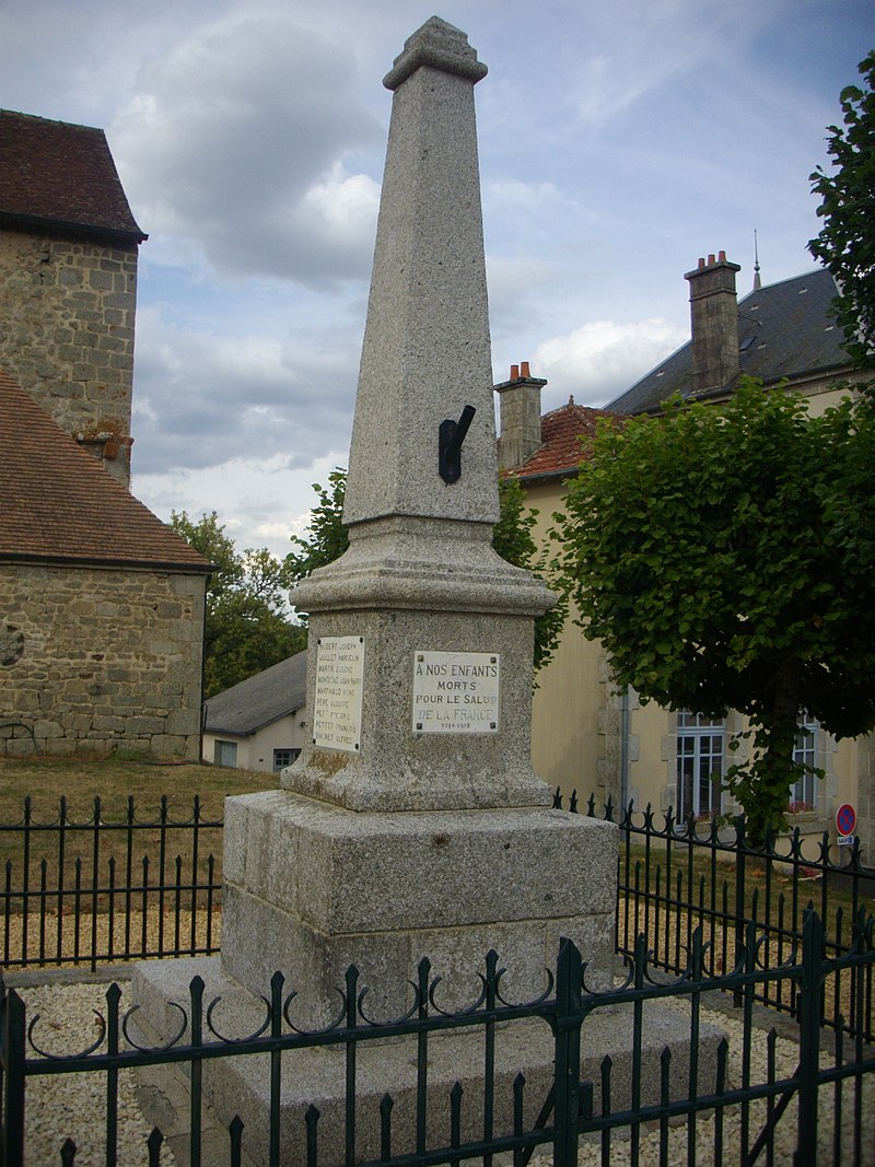 Chamberaud - monument aux morts (01).jpg