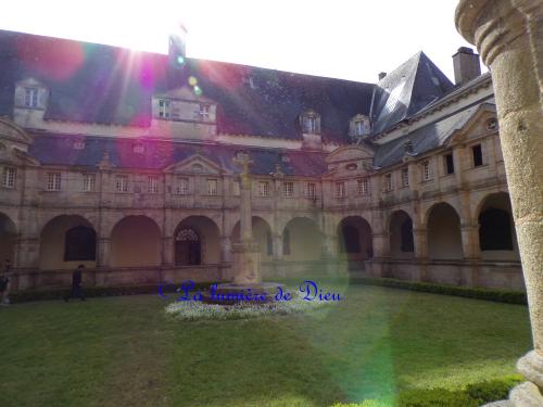 Sainte-Anne d'Auray, le cloître et le chemin de croix