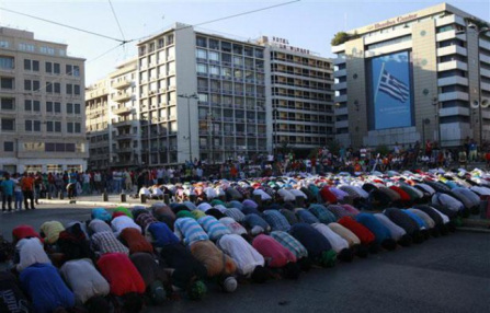 Des manifestants musulmans à Athènes pour dénoncer le film de 2012 "L'innocence des musulmans"