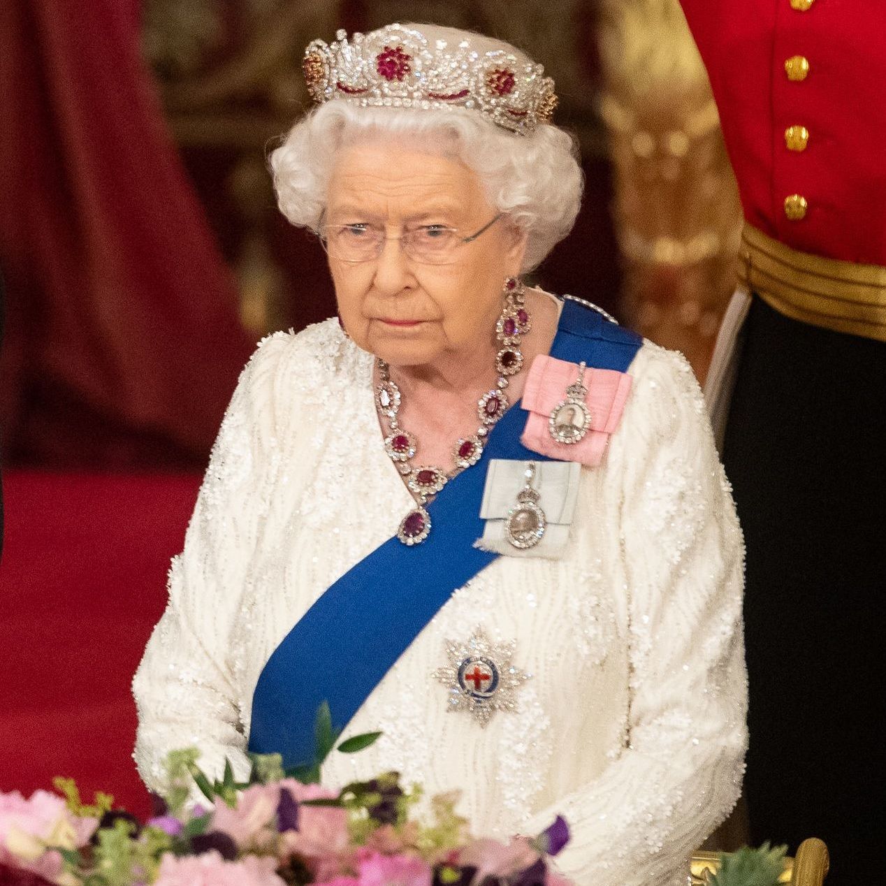 Elisabeth II : un individu s'est infiltré à Buckingham Palace alors que la  reine dormait - People Ciné News