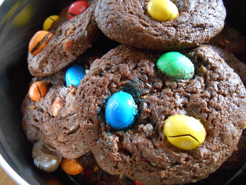 Les cookies au chocolat noir et M&M's de l'Atelier de Roxane