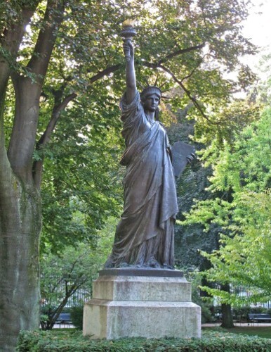 Liberté statue Luxembourg 3