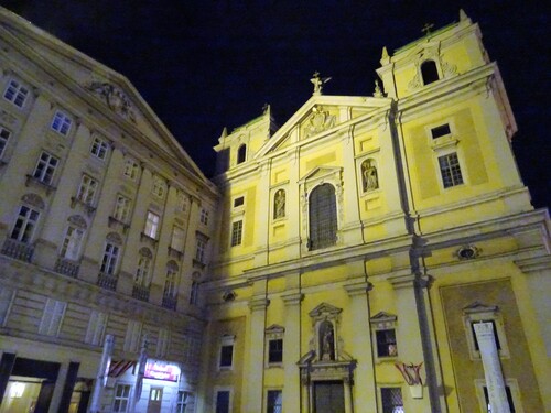 Vienne by night: autour de la colonne de la Peste (photos)