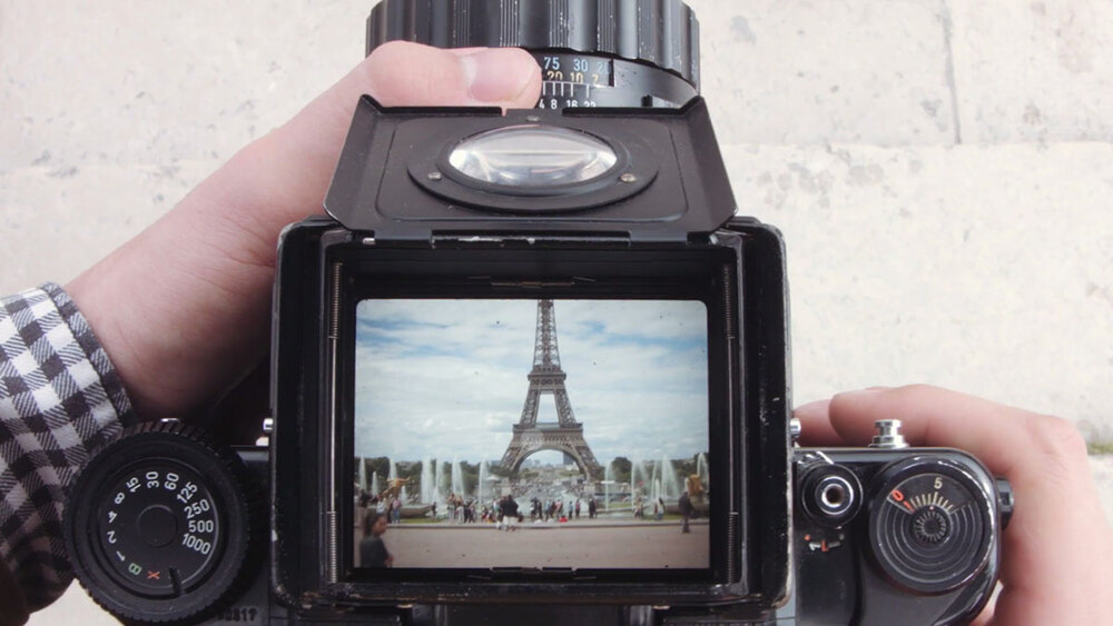 VISITEZ PARIS A TRAVERS  L’ÉCRAN D'UN APPAREIL PHOTO VINTAGE