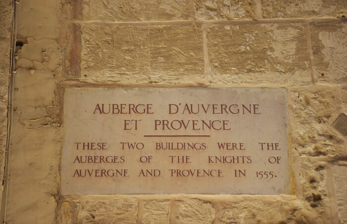 Burgú - Rue Hilda Tabone - Auberge d'Auvergne et Provence