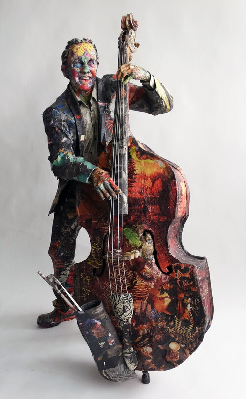 Will Kurtz et ses sculptures en papier mâché 