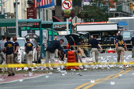 KENA BETANCUR / AFP L’inquiétude grandissait lundi face à la série d’engins explosifs en jeu à New York et dans le New Jersey.