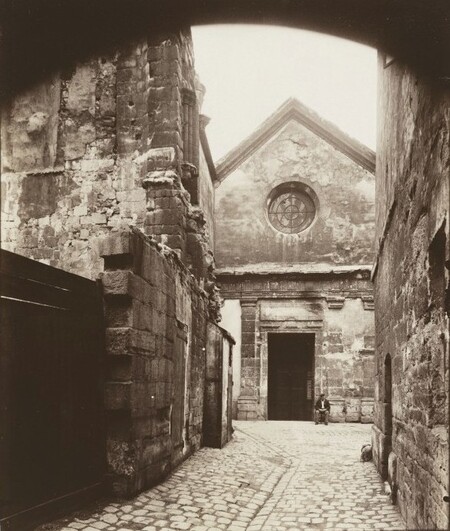 Façade de l’église médiévale Saint-Julien-le-Pauvre donnant sur la rue Saint-Julien-le-Pauvre, dans le Quartier latin (photographie ambrotype du Second Empire : 1851-1870)