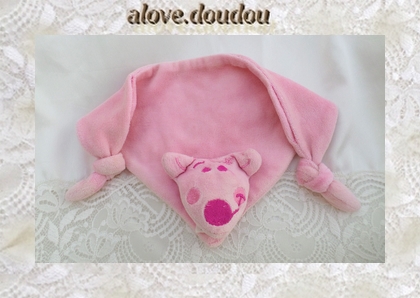 Doudou Peluche Plat Triangle Souris Quelle La Source Rose 2 Noeuds