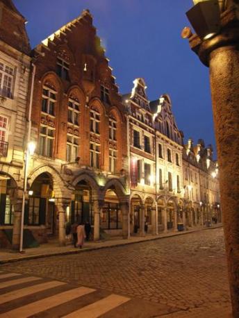 Arras-Rue eclairee.jpg