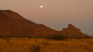 Des kilomètres de piste à travers les sites extraordinaires du Damaraland 