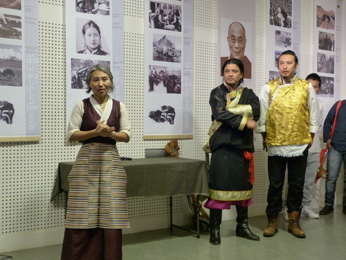 Reportage en photos et vidéos sur la journée d'information sur la culture tibétaine