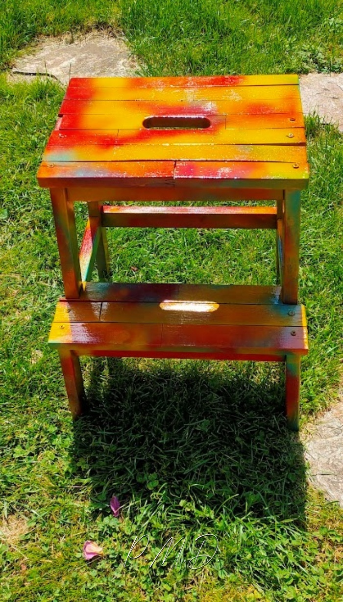 04/06/24 - Marche-pied tabouret relooké assorti