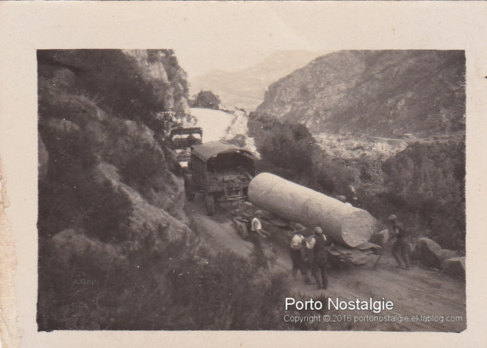 Exploitation de la pierre en 1920. Le transport jusqu'au Port de Castagna.