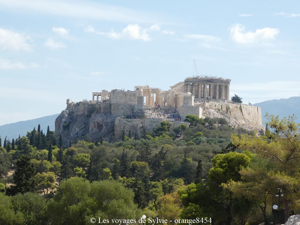 ATHENES SUR LES HAUTEURS - GRECE