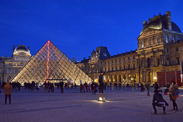 Promenade dans Paris illuminé