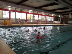 Activité piscine pour les élèves de cycle 2