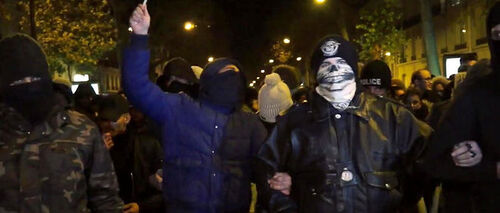 Manifestation sauvage sur les Champs-Élysées jeudi soir. Capture d'écran.