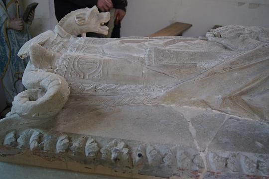 Gisant Bas Saint-Germain d'Ecosse Eglise Saint-Germain de Saint-Germain-sur-Bresle ERNOUF Guillaume (2).JPG