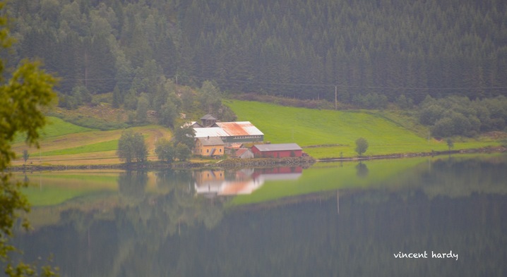 15 juillet. Le lac aux reflets .