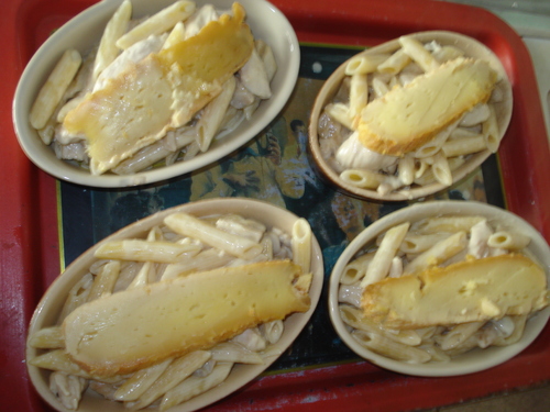 Un Gratin de Pennes au Poulet Champignons et Maroilles