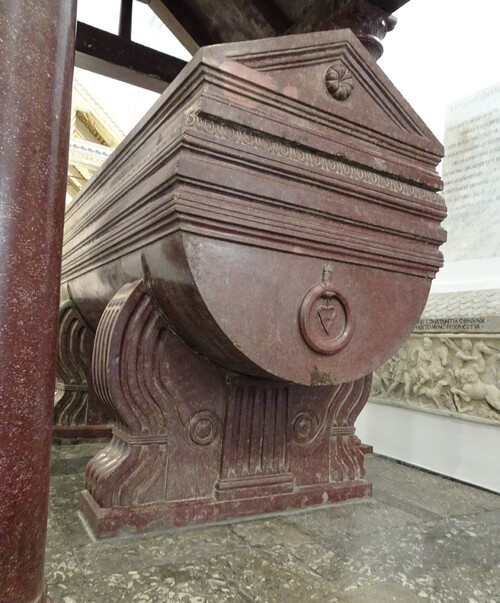 La cathédrale de Palerme, les sarcophages royaux