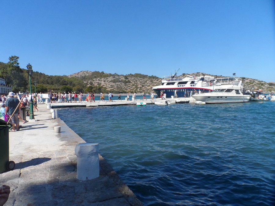 SIMI  LE  MONASTERE EN GRECE A RHODES (Photos d'une amie)