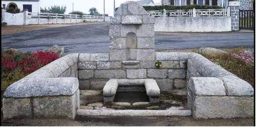 Pleumeur-Bodou, fontaine Saint-Sauveur