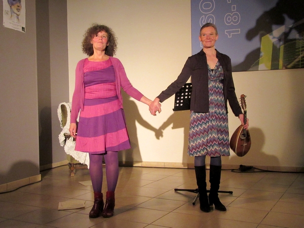 Nathalie Guéraud et Isabelle François ont enchanté le public, au bar du TGB, avec "La Beauté-L'enchantement de la mandarine" 