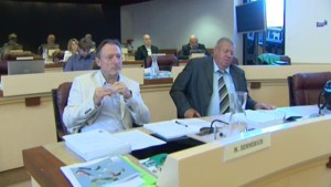 Robert Sennerich (à gauche) au conseil régional de Franche-Comté (©f3fc)