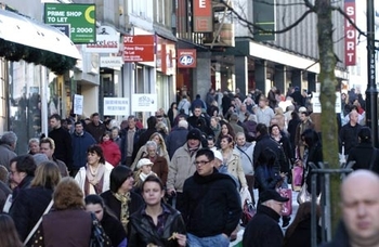 shoppers-in-northumberland-street-217252409