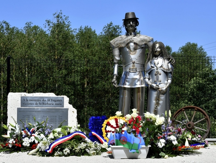Première en France : un mémorial   pour les tziganes tués par les nazis   à Saint-Sixte (47)
