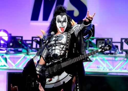 Gene Simmons se fait bannir à vie de Fox News