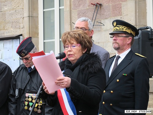 * Cérémonie du 75ème anniversaire de la Libération de Champagney à la plaque commémorative "Rhin et Danube", sur la façade de la Mairie de Champagney.