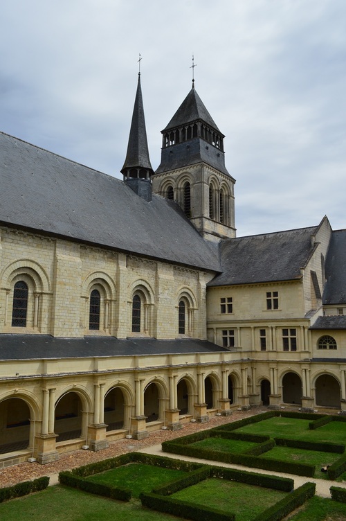 Abbaye de Fontevraud (2). Le cloître