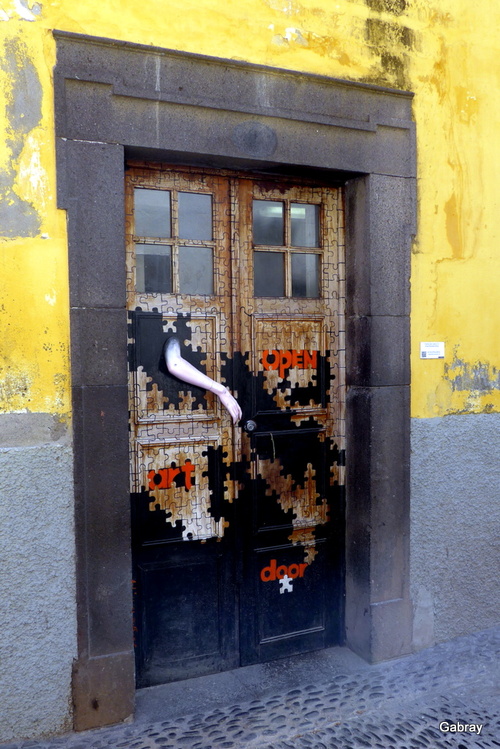 Madère : des portes peintes à Funchal ... n14