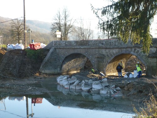 Les ponts remis à neuf à l'entrée du village