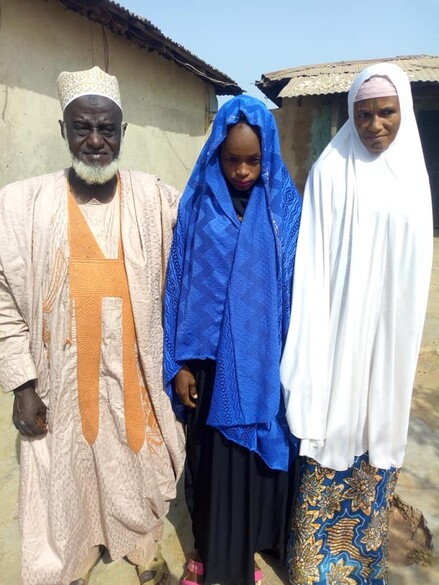 Alhaji, 70 ans, épouse une fille beaucoup plus jeune dans l'État du Niger (Photos)
