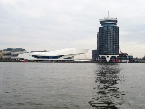 Le long des canaux à Amsterdam (Pays-Bas)